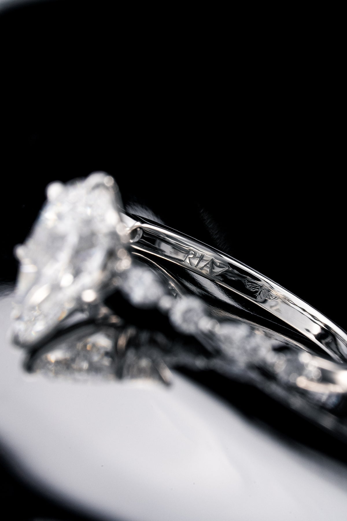 Round diamond engagement ring by RIAZ